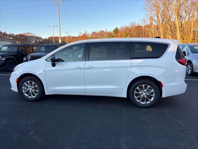 2026 Chrysler Pacifica PACIFICA SELECT AWD