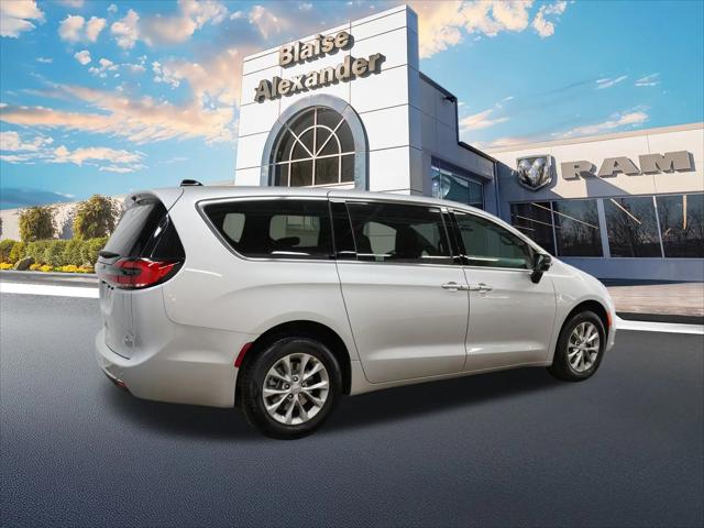 2026 Chrysler Pacifica PACIFICA SELECT AWD