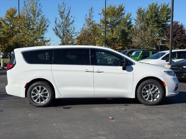 2026 Chrysler Pacifica PACIFICA SELECT AWD