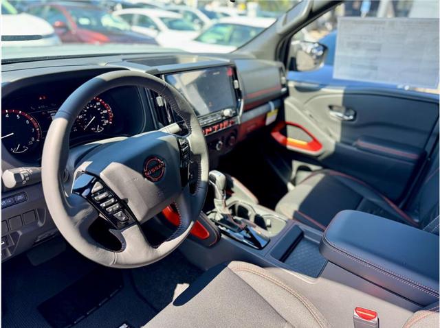 2025 Nissan Frontier Crew Cab PRO-4X 4x4