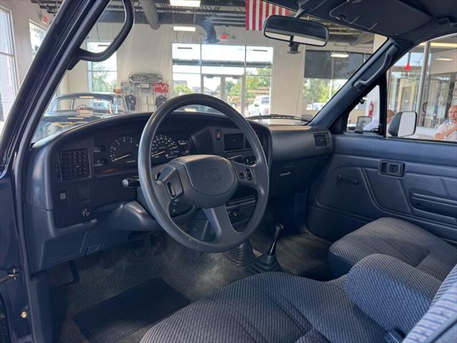 1992 Toyota 4WD Trucks Deluxe 2dr Deluxe