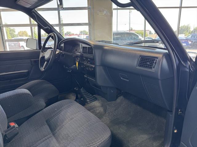 1992 Toyota 4WD Trucks Deluxe 2dr Deluxe