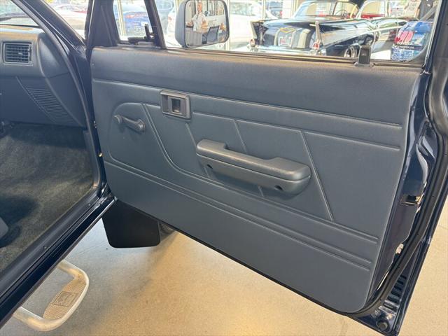 1992 Toyota 4WD Trucks Deluxe 2dr Deluxe