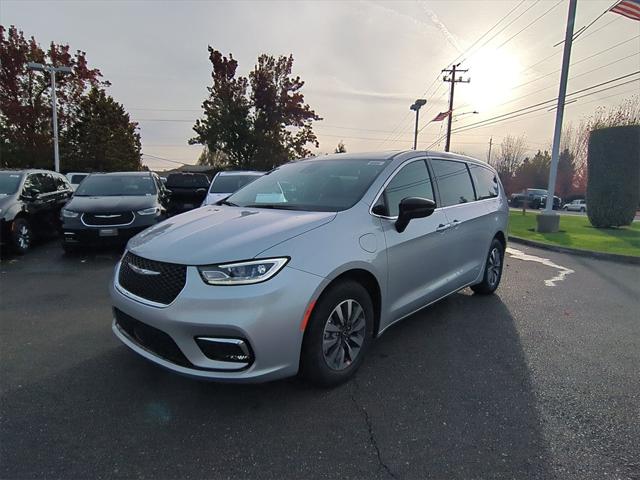 2026 Chrysler Pacifica Plug-In Hybrid PACIFICA PLUG-IN HYBRID SELECT PREMIUM 2026 Chrysler Pacifica Plug-In Hybrid PACIFICA PLUG-IN HYBRID SELECT PREMIUM