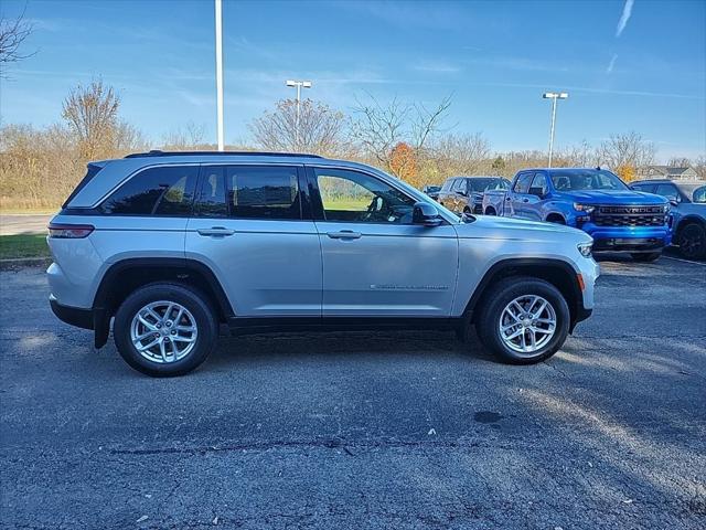 2025 Jeep Grand Cherokee GRAND CHEROKEE LAREDO X 4X4