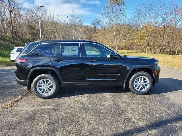 2025 Jeep Grand Cherokee GRAND CHEROKEE LAREDO X 4X4