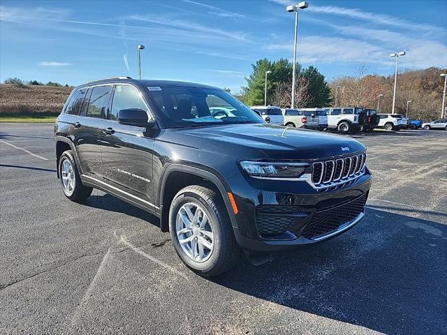 2025 Jeep Grand Cherokee GRAND CHEROKEE LAREDO X 4X4