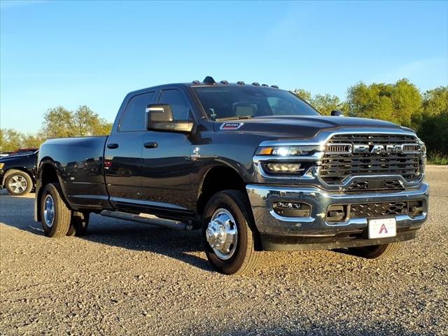 2026 RAM Ram 3500 RAM 3500 TRADESMAN CREW CAB 4X4 8 BOX