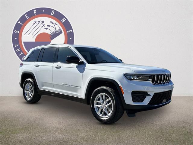 2025 Jeep Grand Cherokee GRAND CHEROKEE LAREDO X 4X4