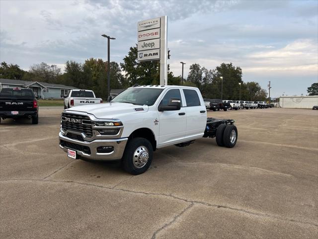 2026 RAM Ram 3500 Chassis Cab RAM 3500 TRADESMAN CREW CAB CHASSIS 4X4 60 CA
