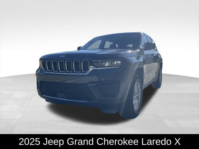 2025 Jeep Grand Cherokee GRAND CHEROKEE LAREDO X 4X4
