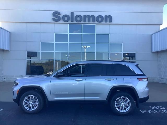 2025 Jeep Grand Cherokee GRAND CHEROKEE LAREDO X 4X4