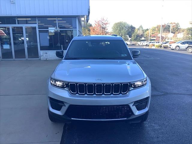 2025 Jeep Grand Cherokee GRAND CHEROKEE LAREDO X 4X4