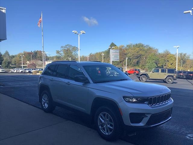 2025 Jeep Grand Cherokee GRAND CHEROKEE LAREDO X 4X4