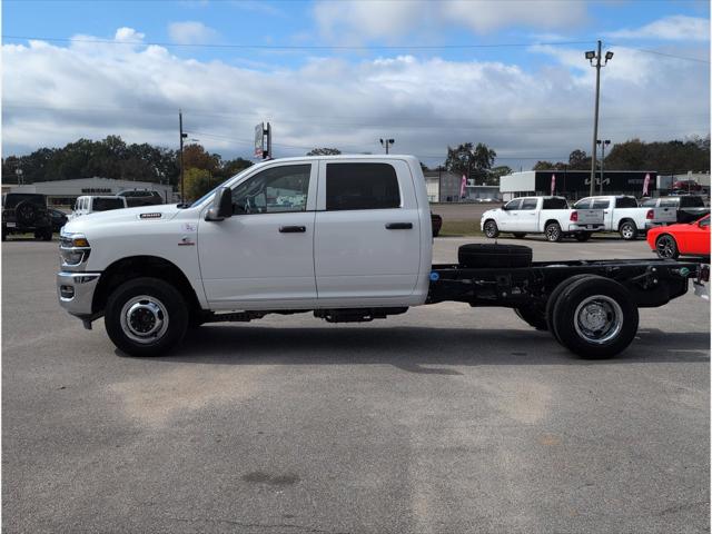 2026 RAM Ram 3500 Chassis Cab RAM 3500 TRADESMAN CREW CAB CHASSIS 4X4 60 CA 2026 RAM Ram 3500 Chassis Cab RAM 3500 TRADESMAN CREW CAB CHASSIS 4X4 60 CA