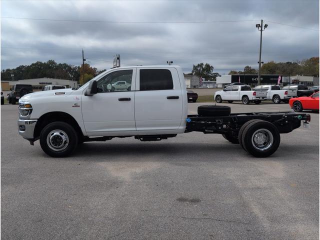 2026 RAM Ram 3500 Chassis Cab RAM 3500 TRADESMAN CREW CAB CHASSIS 4X4 60 CA 2026 RAM Ram 3500 Chassis Cab RAM 3500 TRADESMAN CREW CAB CHASSIS 4X4 60 CA