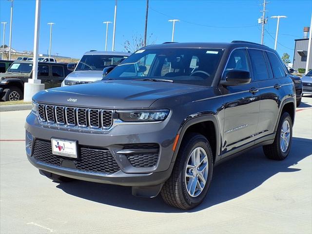2025 Jeep Grand Cherokee GRAND CHEROKEE LAREDO X 4X4