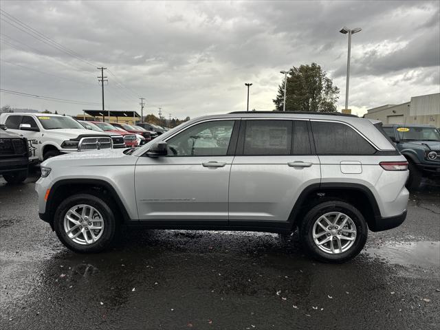 2025 Jeep Grand Cherokee GRAND CHEROKEE LAREDO X 4X4