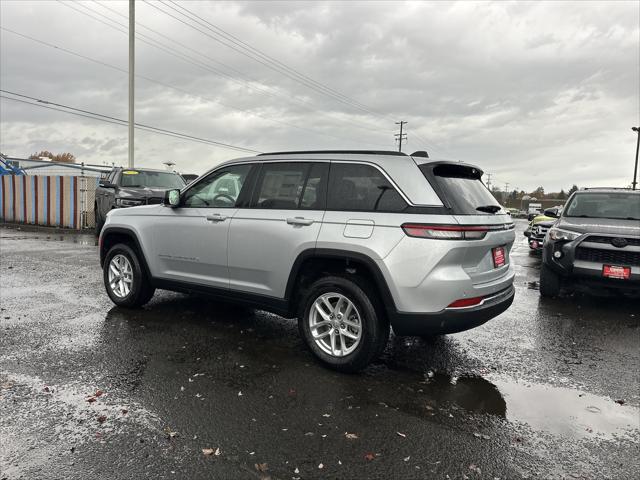 2025 Jeep Grand Cherokee GRAND CHEROKEE LAREDO X 4X4