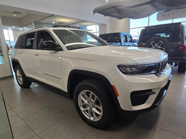 2025 Jeep Grand Cherokee GRAND CHEROKEE LAREDO X 4X4