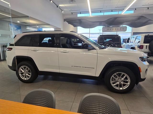 2025 Jeep Grand Cherokee GRAND CHEROKEE LAREDO X 4X4