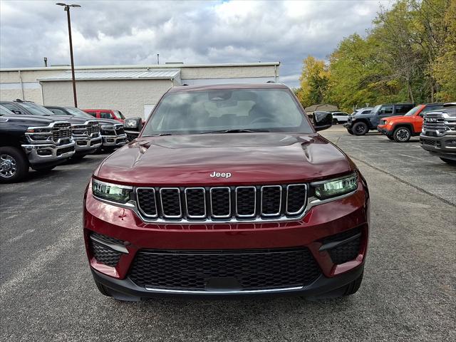 2025 Jeep Grand Cherokee GRAND CHEROKEE LAREDO X 4X4