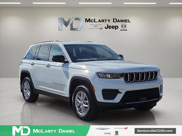 2025 Jeep Grand Cherokee GRAND CHEROKEE LAREDO X 4X4