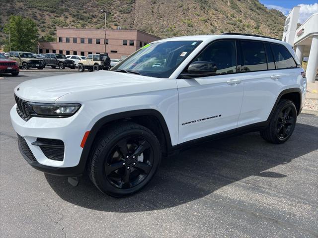 2023 Jeep Grand Cherokee Altitude 4x4 2023 Jeep Grand Cherokee Altitude 4x4
