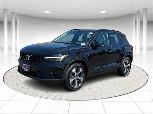 2023 Volvo XC40 B4 Ultimate Dark Theme