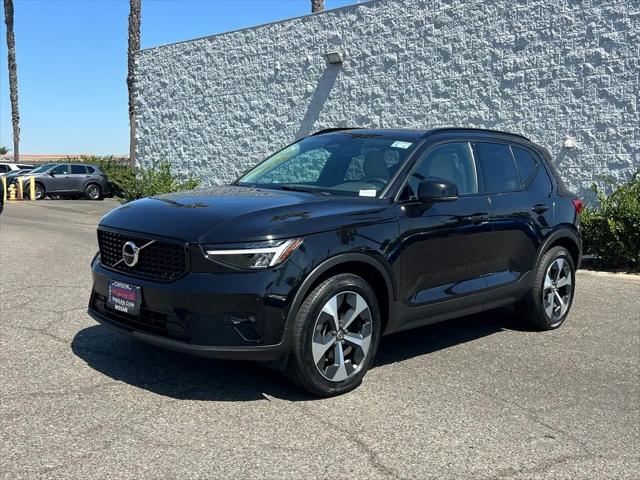 2023 Volvo XC40 B4 Ultimate Dark Theme