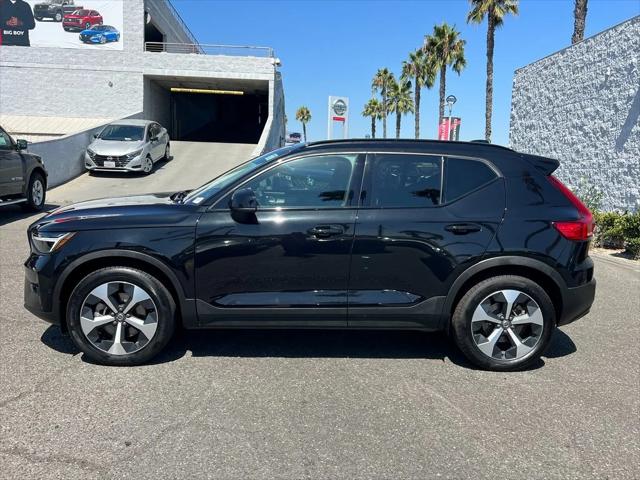 2023 Volvo XC40 B4 Ultimate Dark Theme