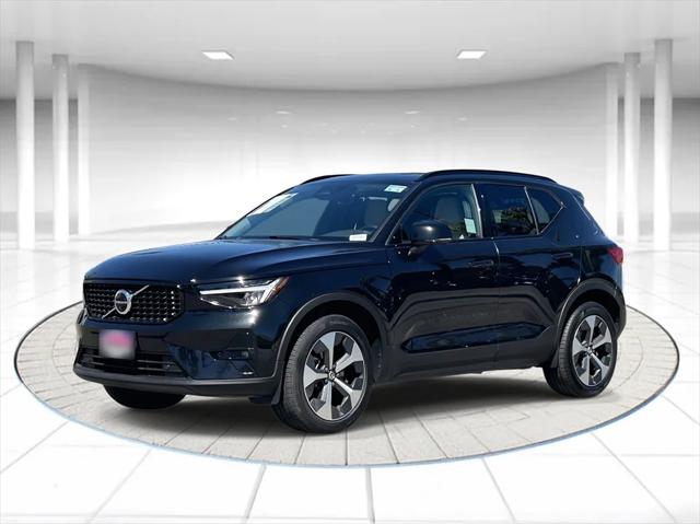 2023 Volvo XC40 B4 Ultimate Dark Theme