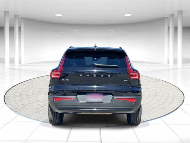 2023 Volvo XC40 B4 Ultimate Dark Theme