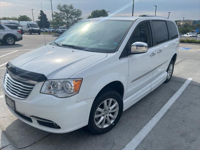 2016 Chrysler Town and Country Limited Platinum