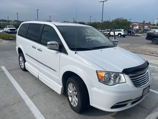 2016 Chrysler Town and Country Limited Platinum