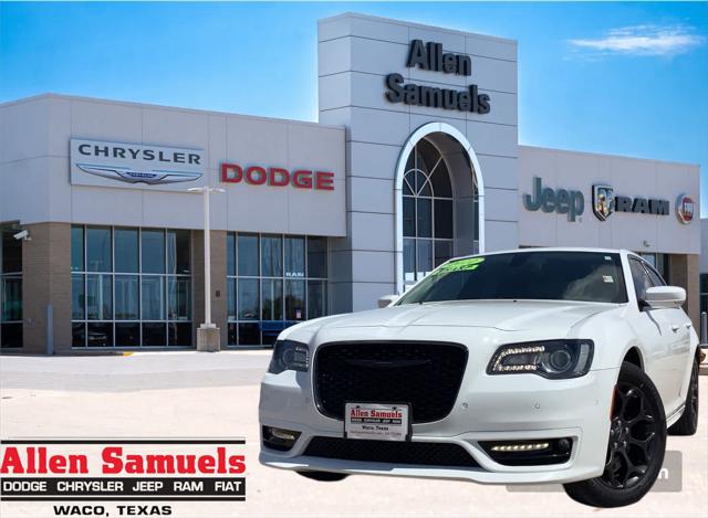 2022 Chrysler 300 Touring L AWD