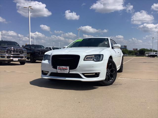2022 Chrysler 300 Touring L AWD