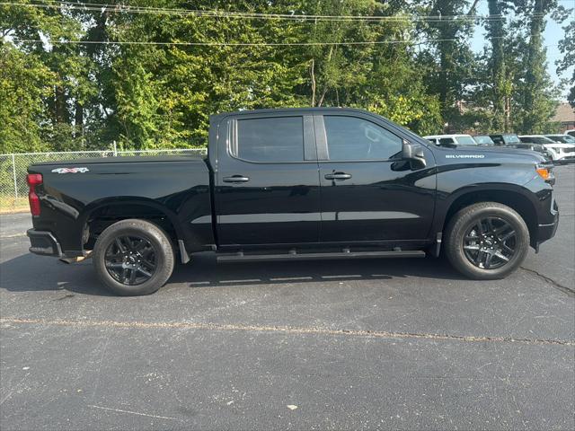 2022 Chevrolet Silverado 1500 4WD Crew Cab Short Bed Custom