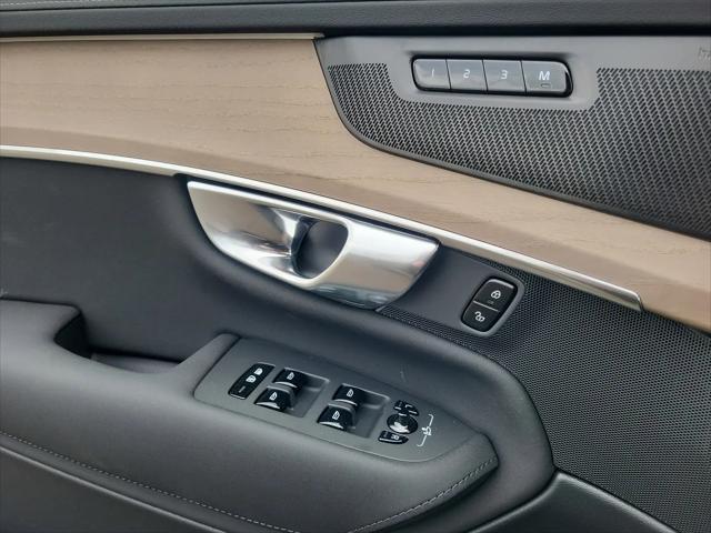 2026 Volvo XC90 Plus, B6 AWD Gas (mild hybrid), Gasoline, Bright, 7 Seats