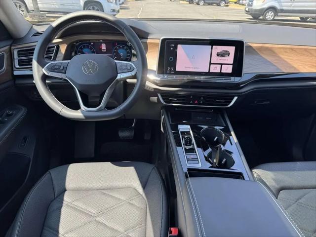 2026 Volkswagen Atlas SE with Technology