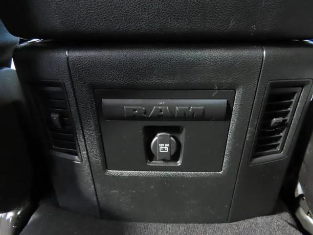 2023 Ram 1500 Classic SLT Crew Cab 4x4 5'7" Box