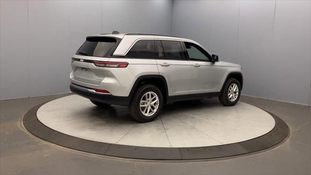 2025 Jeep Grand Cherokee Laredo X 4x4