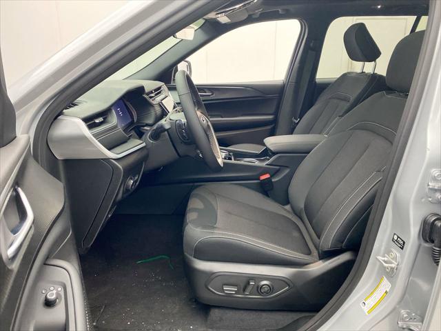 2025 Jeep Grand Cherokee Laredo X 4x4