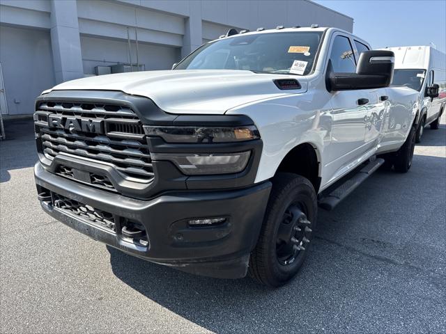 2025 RAM 3500 Tradesman Crew Cab 4x4 8 Box