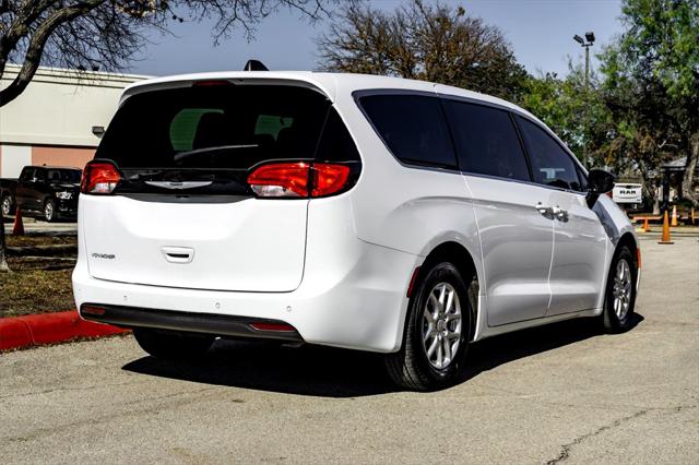 2026 Chrysler Voyager LX
