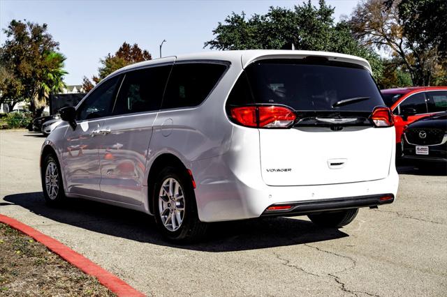 2026 Chrysler Voyager LX