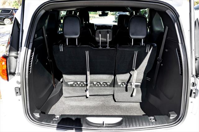 2026 Chrysler Voyager LX