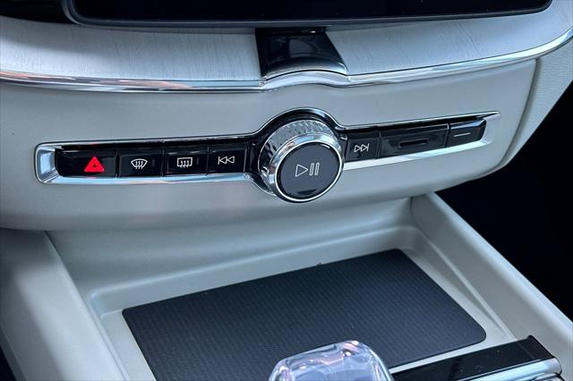 2026 Volvo XC60 B5 Ultra