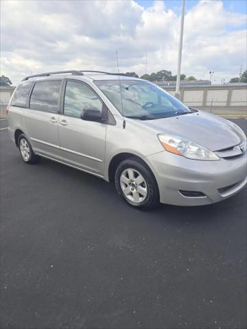2009 Toyota Sienna LE for sale in Waukesha, WI