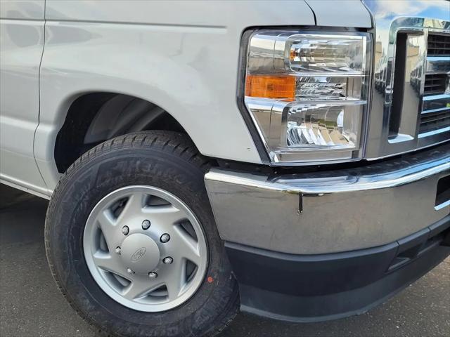 2025 Ford E-350 Cutaway E-Series Cutaway